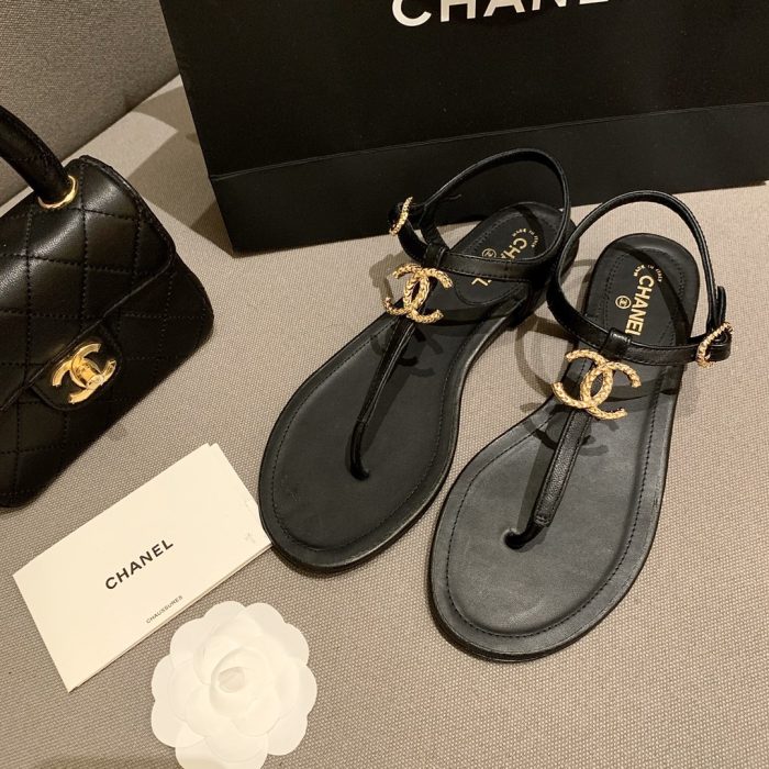 CHANEL SLIPPERS 52